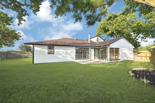 7022 Plaza Del Sol Drive, Houston, TX 77083