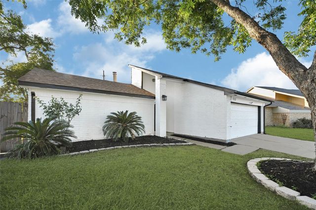 7022 Plaza Del Sol Drive, Houston, TX 77083