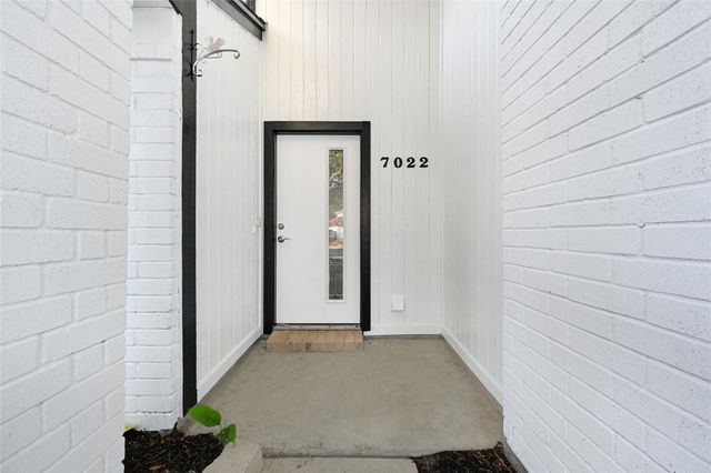 7022 Plaza Del Sol Drive, Houston, TX 77083