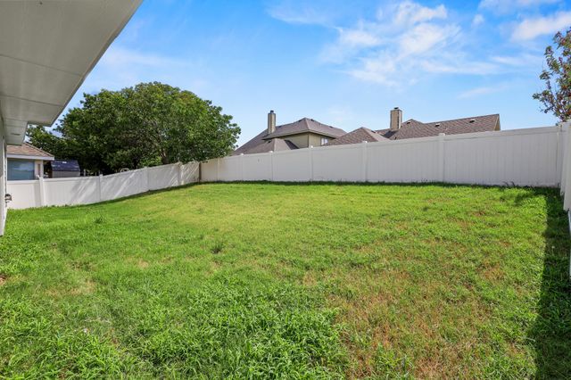 305 Creekside Drive, Anna, TX 75409