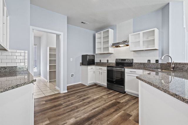 305 Creekside Drive, Anna, TX 75409