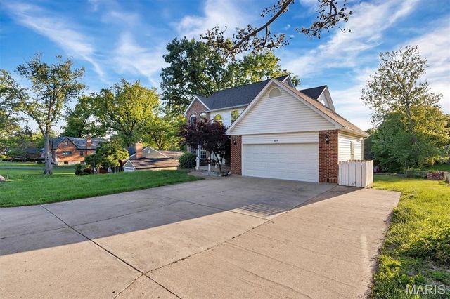 8679 General Grant Lane, Crestwood, MO 63123