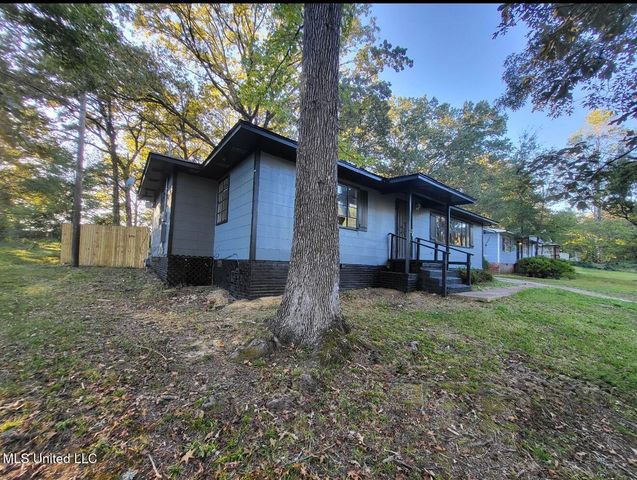 2871 Woodside Drive, Jackson, MS 39212