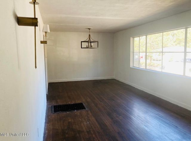 2871 Woodside Drive, Jackson, MS 39212