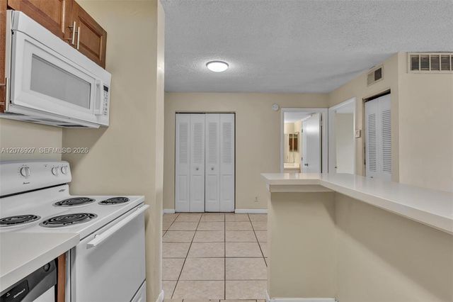 10765 Cleary Boulevard 104, Plantation, FL 33324