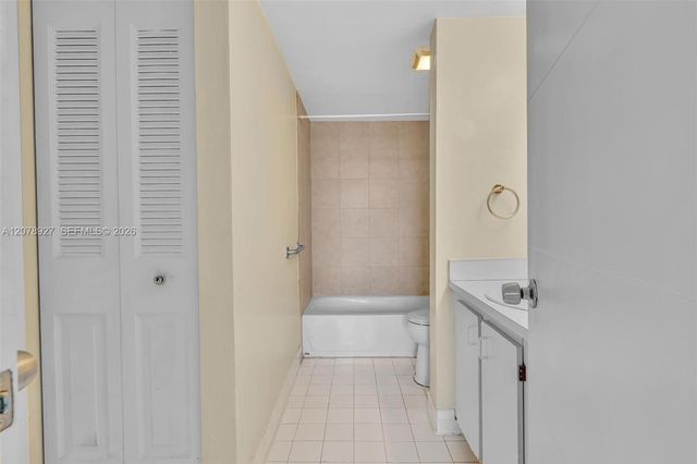 10765 Cleary Boulevard 104, Plantation, FL 33324