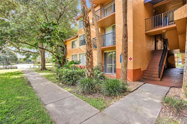 10765 Cleary Boulevard 104, Plantation, FL 33324