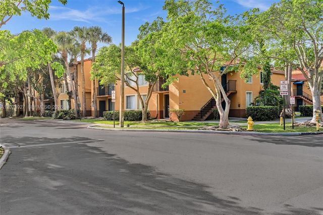 10765 Cleary Boulevard 104, Plantation, FL 33324