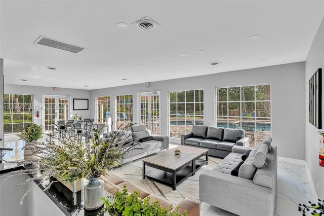 10765 Cleary Boulevard 104, Plantation, FL 33324