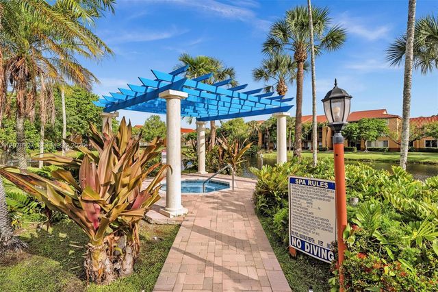 10765 Cleary Boulevard 104, Plantation, FL 33324