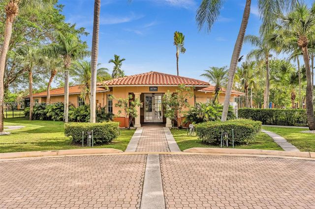 10765 Cleary Boulevard 104, Plantation, FL 33324