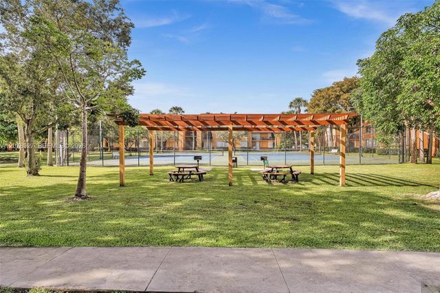 10765 Cleary Boulevard 104, Plantation, FL 33324