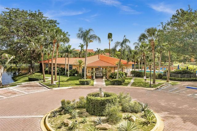 10765 Cleary Boulevard 104, Plantation, FL 33324