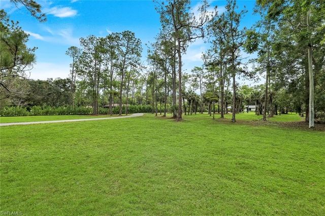 5100 Mahogany Ridge DR, Naples, FL 34119