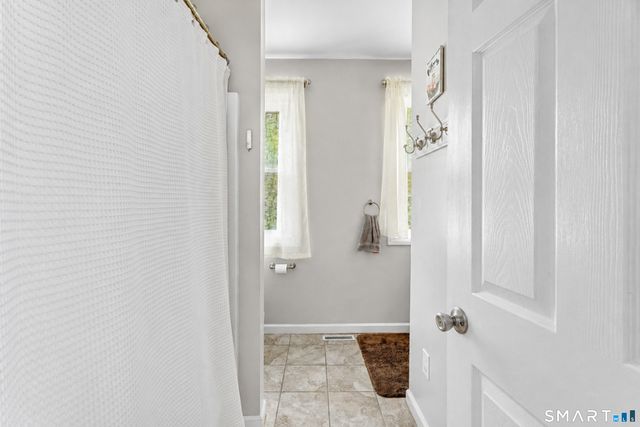 15 Laden Avenue, Wallingford, CT 06492
