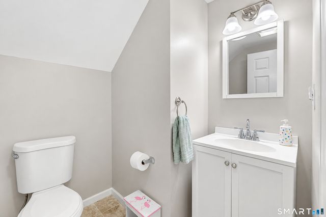 15 Laden Avenue, Wallingford, CT 06492