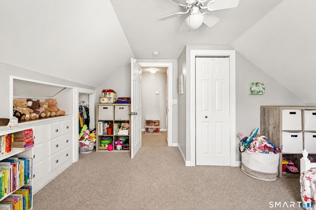 15 Laden Avenue, Wallingford, CT 06492