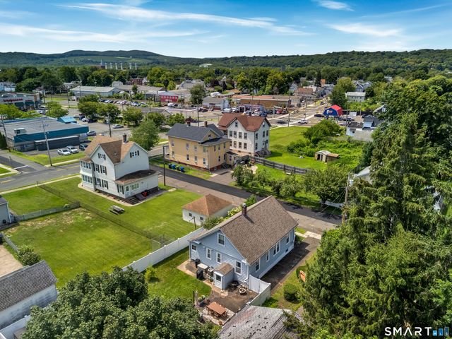 15 Laden Avenue, Wallingford, CT 06492