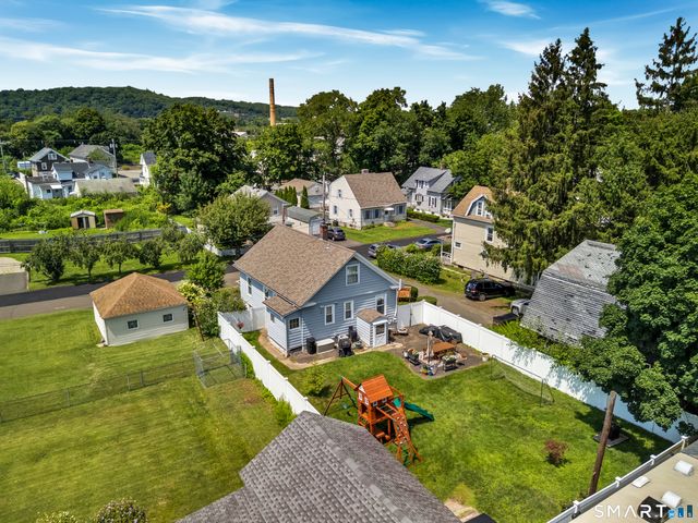 15 Laden Avenue, Wallingford, CT 06492