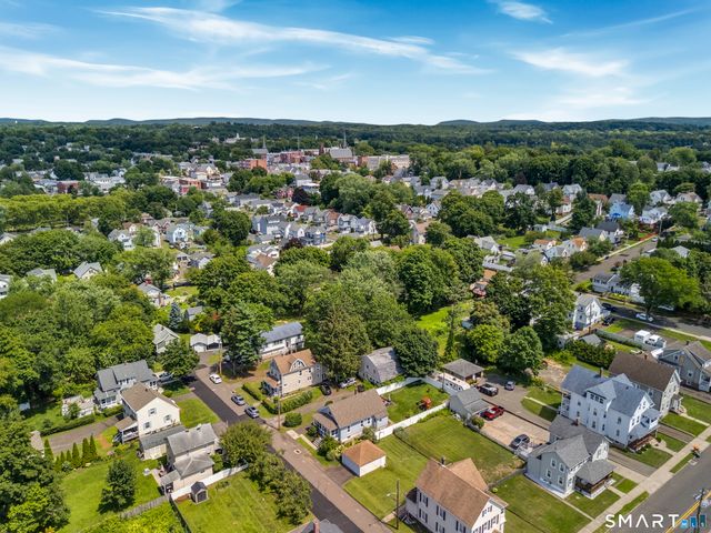 15 Laden Avenue, Wallingford, CT 06492