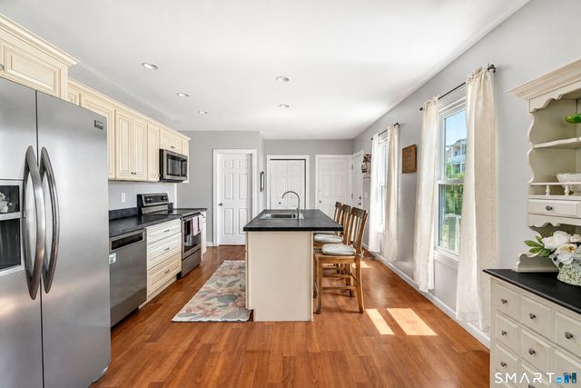 15 Laden Avenue, Wallingford, CT 06492