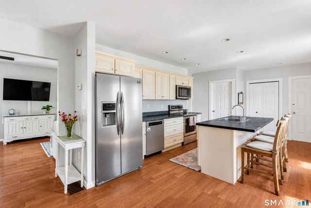 15 Laden Avenue, Wallingford, CT 06492