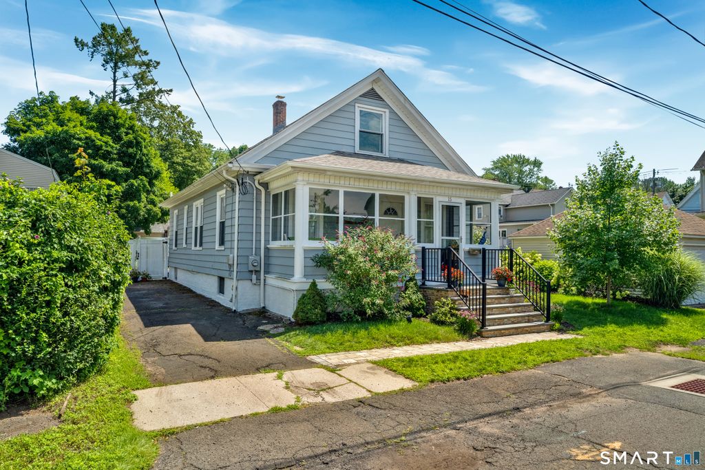 15 Laden Avenue, Wallingford, CT 06492