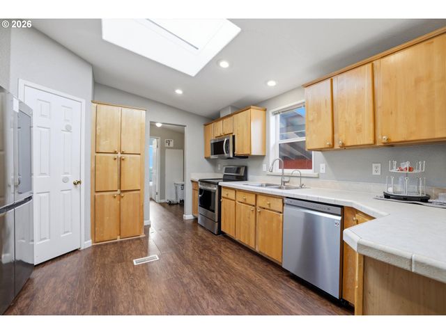 1005 FERRY St 13, Dayton, OR 97114