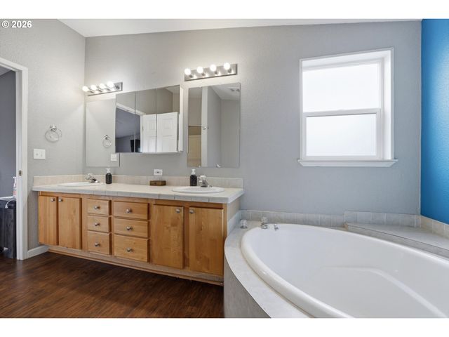 1005 FERRY St 13, Dayton, OR 97114