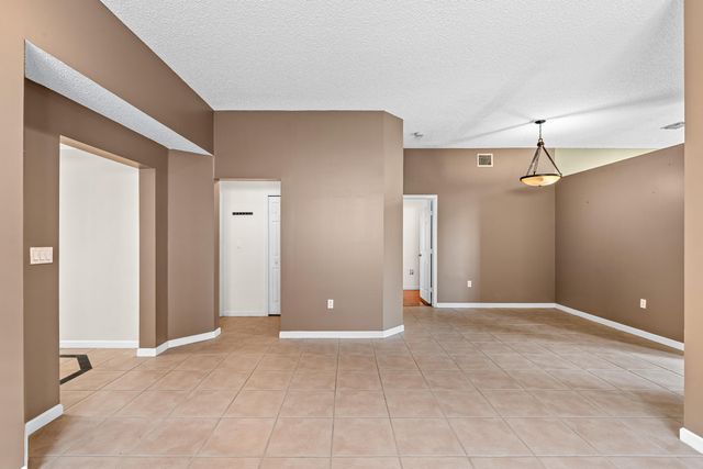 376 E Royal Cove Circle, Davie, FL 33325