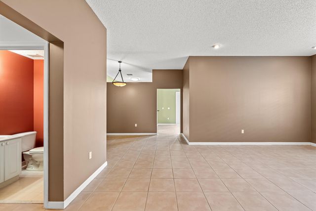 376 E Royal Cove Circle, Davie, FL 33325