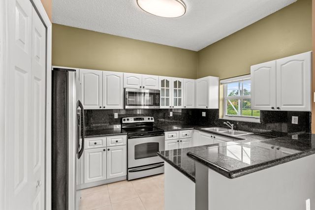 376 E Royal Cove Circle, Davie, FL 33325