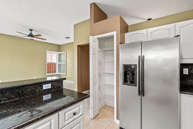 376 E Royal Cove Circle, Davie, FL 33325