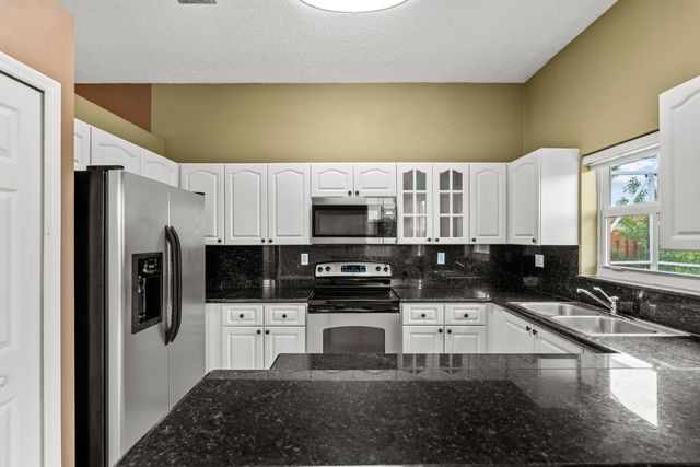 376 E Royal Cove Circle, Davie, FL 33325