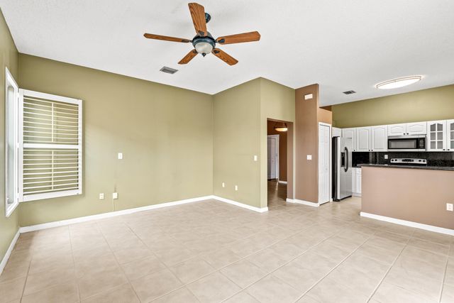376 E Royal Cove Circle, Davie, FL 33325