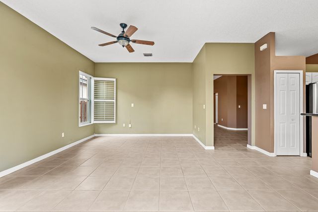 376 E Royal Cove Circle, Davie, FL 33325