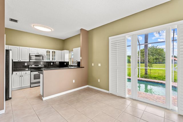 376 E Royal Cove Circle, Davie, FL 33325