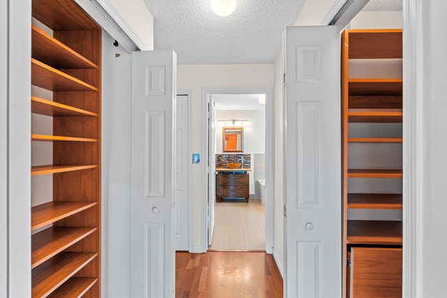 376 E Royal Cove Circle, Davie, FL 33325