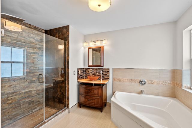 376 E Royal Cove Circle, Davie, FL 33325