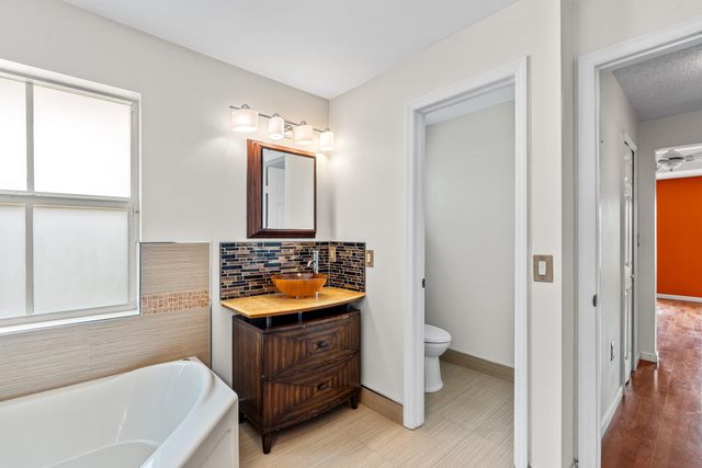 376 E Royal Cove Circle, Davie, FL 33325