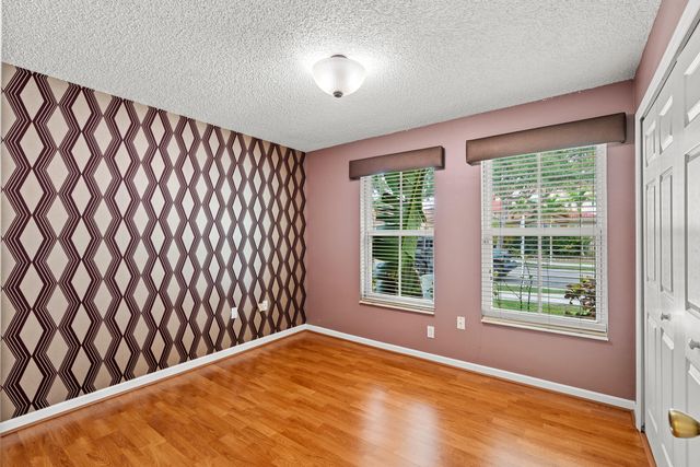376 E Royal Cove Circle, Davie, FL 33325