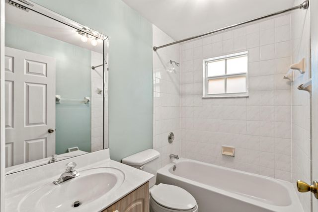 376 E Royal Cove Circle, Davie, FL 33325