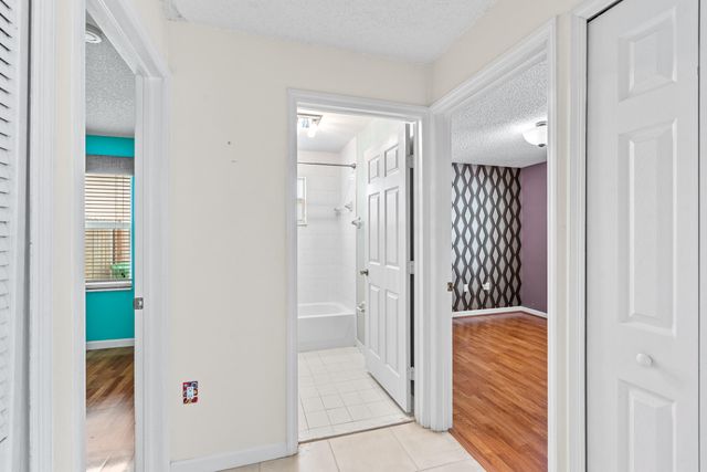 376 E Royal Cove Circle, Davie, FL 33325