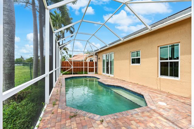376 E Royal Cove Circle, Davie, FL 33325