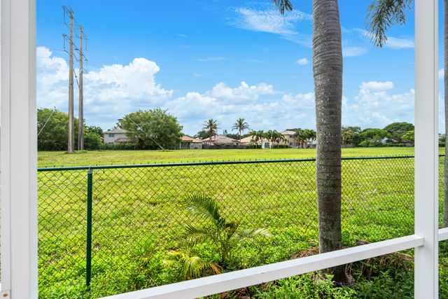 376 E Royal Cove Circle, Davie, FL 33325