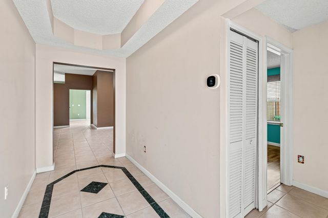376 E Royal Cove Circle, Davie, FL 33325