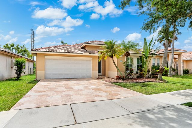 376 E Royal Cove Circle, Davie, FL 33325