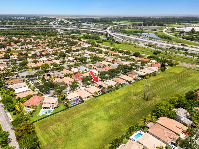 376 E Royal Cove Circle, Davie, FL 33325