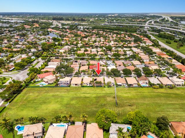 376 E Royal Cove Circle, Davie, FL 33325