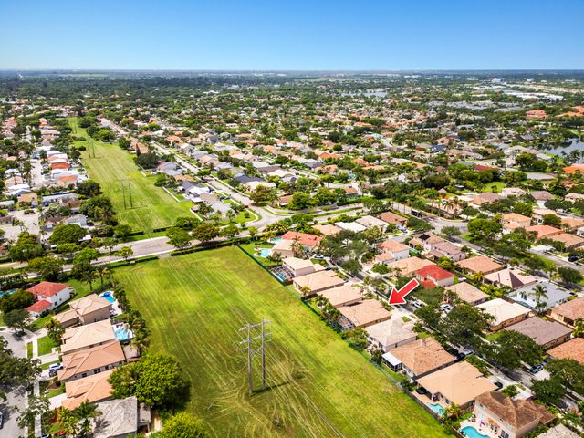 376 E Royal Cove Circle, Davie, FL 33325